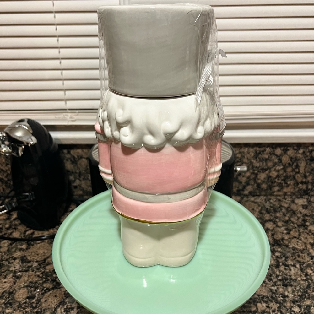 Pink nutcracker cookie jar - Picture 3 of 3